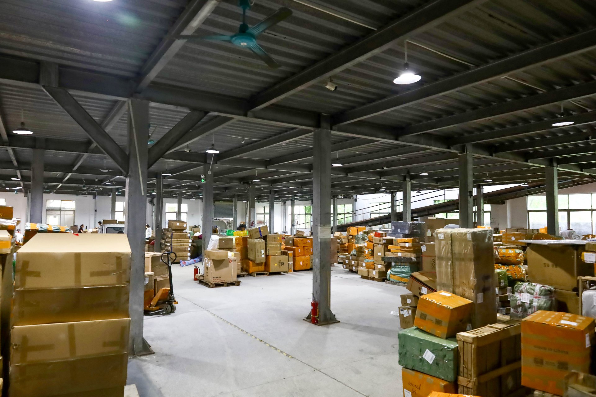 Warehouse Panorama · Spacious and fast-moving